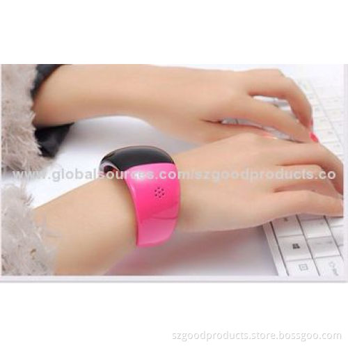 Bluetooth Bracelet with Vibrating Reminder Displays the Caller's Name and Phone Numbers on the OLED